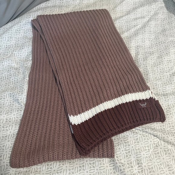 KITH Women's Cable Knit Scarf - Picture 1 of 3